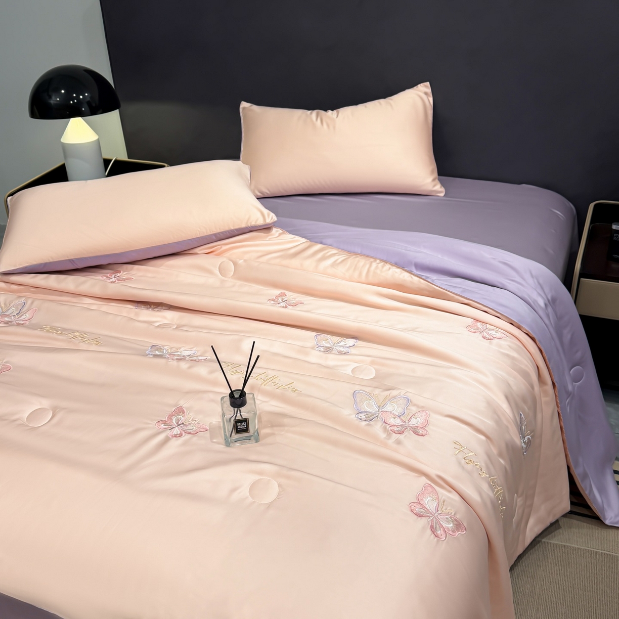 91家纺网 家纺一手货源 找家纺 恒畅 2026新款满绣水洗冰丝夏被夏被四件套 粉紫蝶语-粉紫