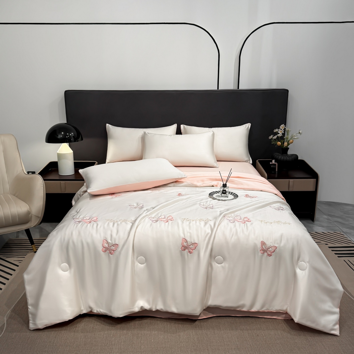 91家纺网 家纺一手货源 找家纺 恒畅 2026新款满绣水洗冰丝夏被夏被四件套 粉紫蝶语-奶昔白粉