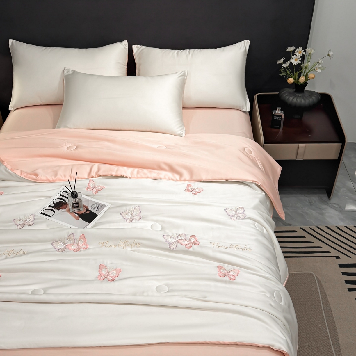 91家纺网 家纺一手货源 找家纺 恒畅 2026新款满绣水洗冰丝夏被夏被四件套 粉紫蝶语-奶昔白粉