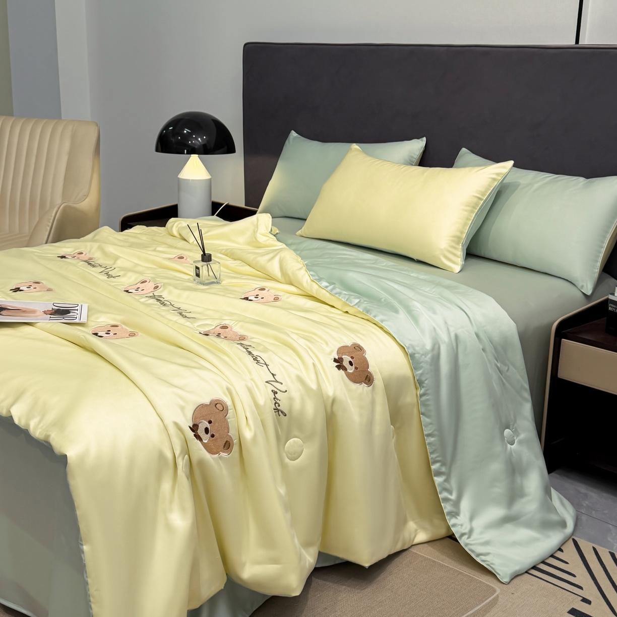 91家纺网 家纺一手货源 找家纺 恒畅 2026新款满绣水洗冰丝夏被夏被四件套 甜梦小熊-黄加水绿
