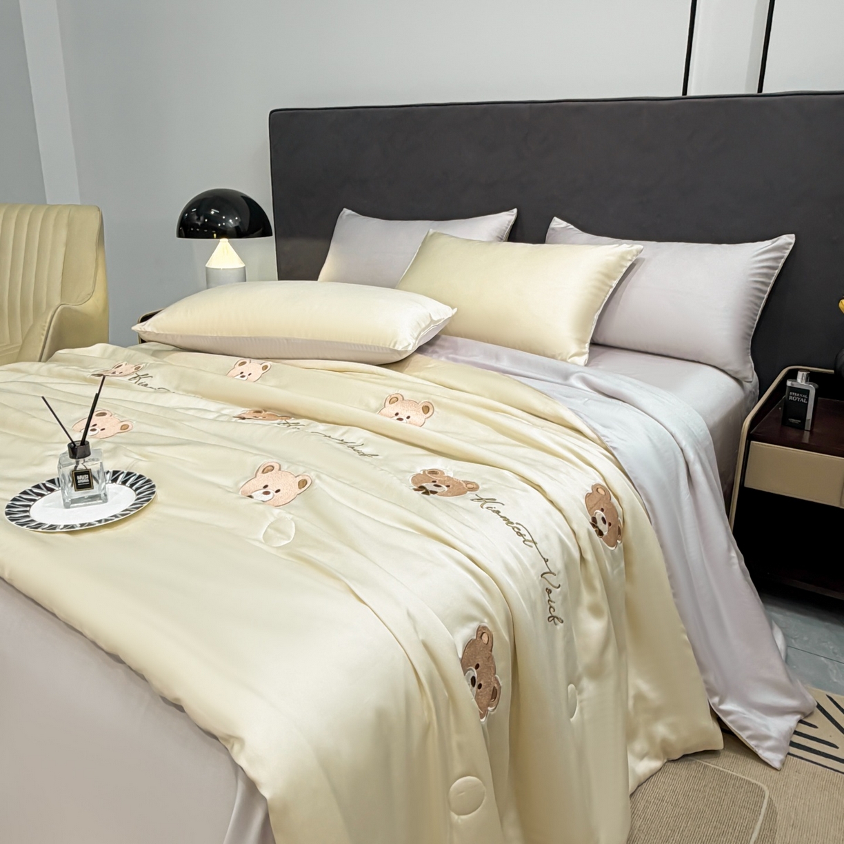 91家纺网 家纺一手货源 找家纺 恒畅 2026新款满绣水洗冰丝夏被夏被四件套 甜梦小熊-咖灰