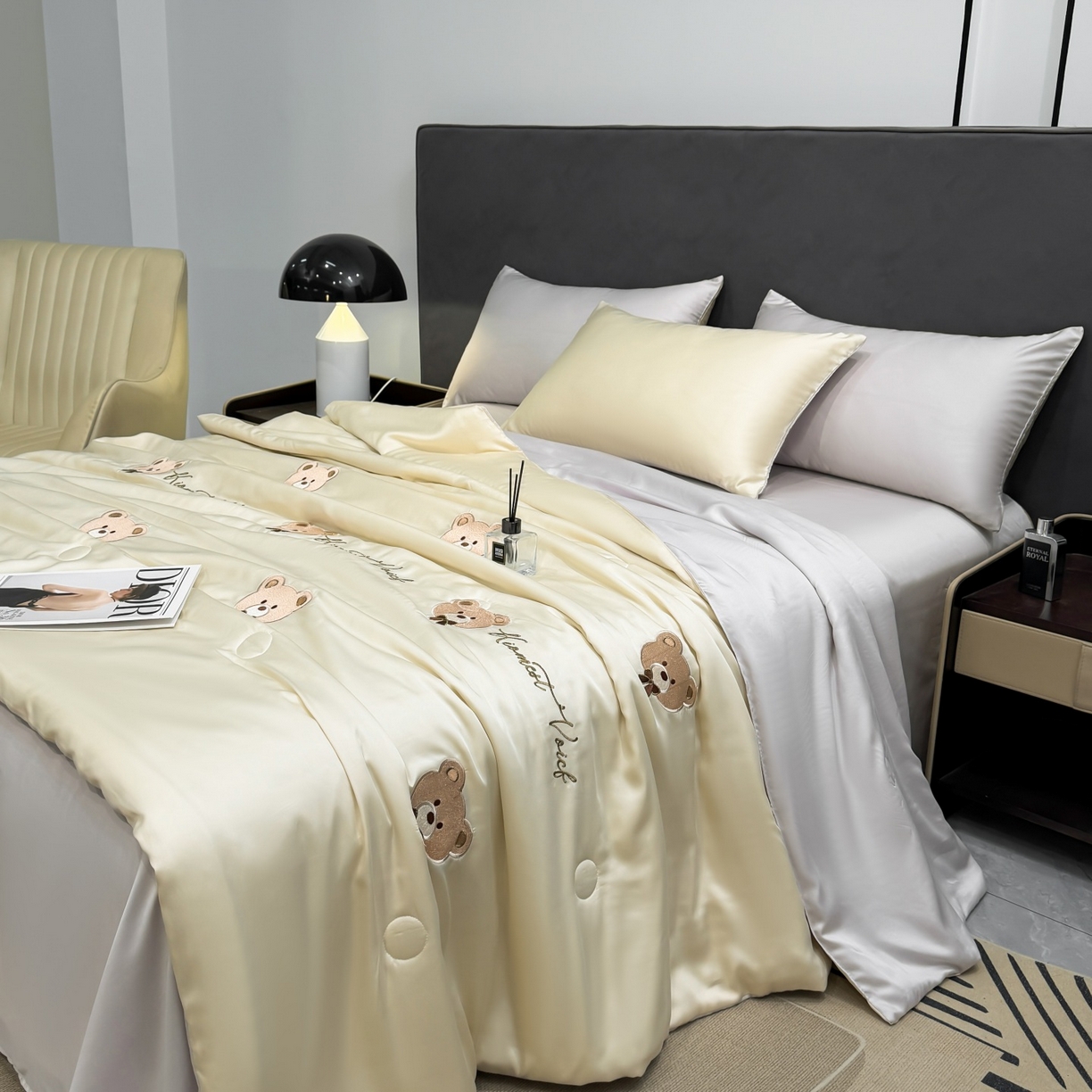 91家纺网 家纺一手货源 找家纺 恒畅 2026新款满绣水洗冰丝夏被夏被四件套 甜梦小熊-咖灰