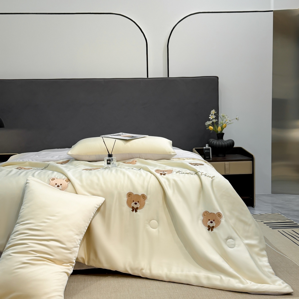 91家纺网 家纺一手货源 找家纺 恒畅 2026新款满绣水洗冰丝夏被夏被四件套 甜梦小熊-咖灰