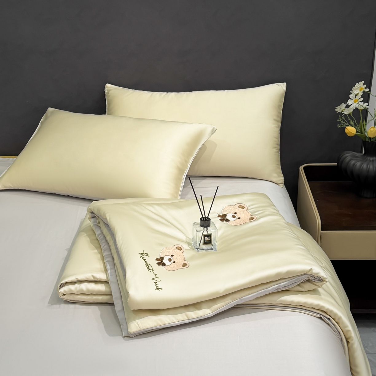 91家纺网 家纺一手货源 找家纺 恒畅 2026新款满绣水洗冰丝夏被夏被四件套 甜梦小熊-咖灰