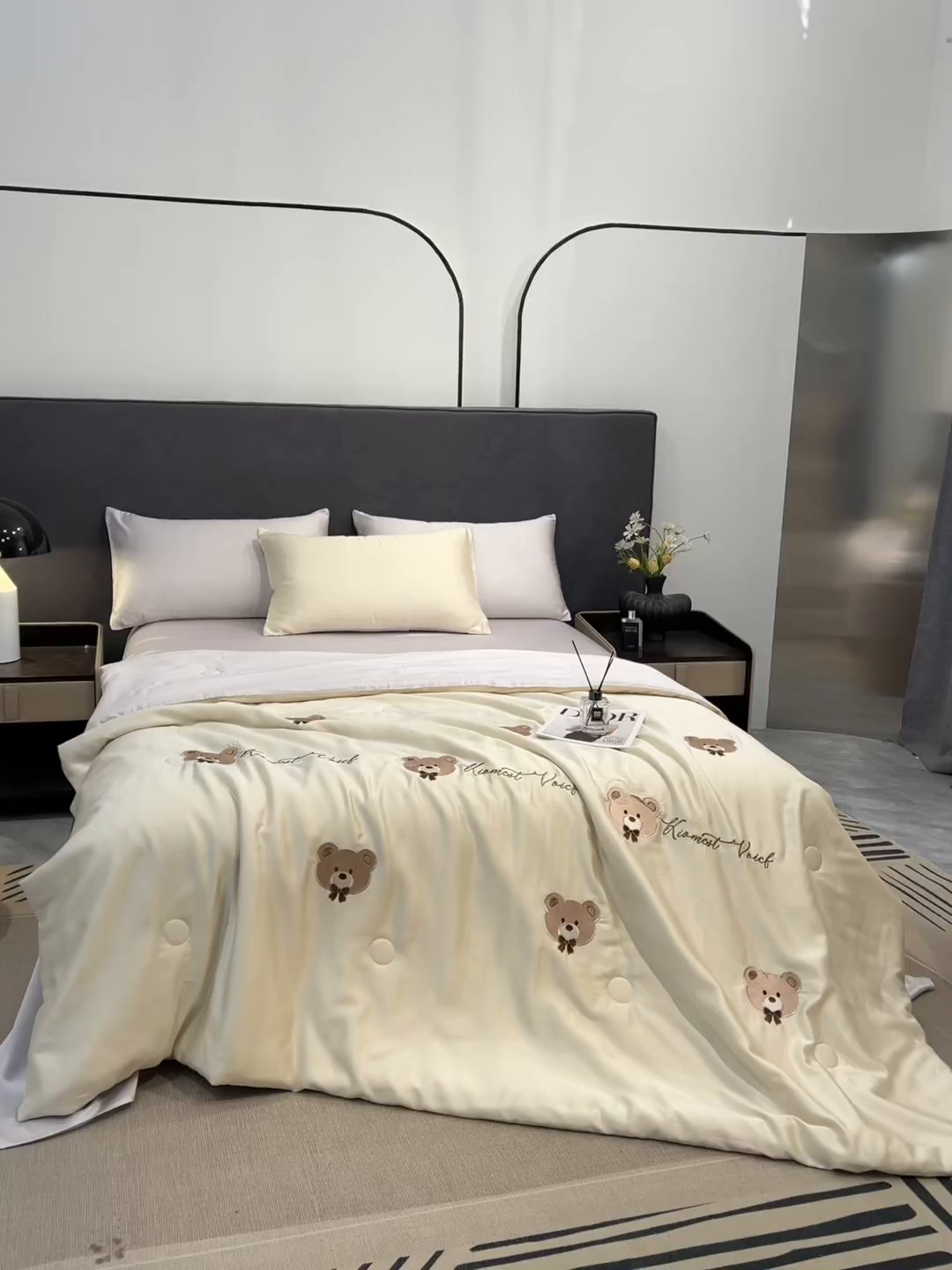 91家纺网 家纺一手货源 找家纺 恒畅 2026新款满绣水洗冰丝夏被夏被四件套 甜梦小熊-咖灰