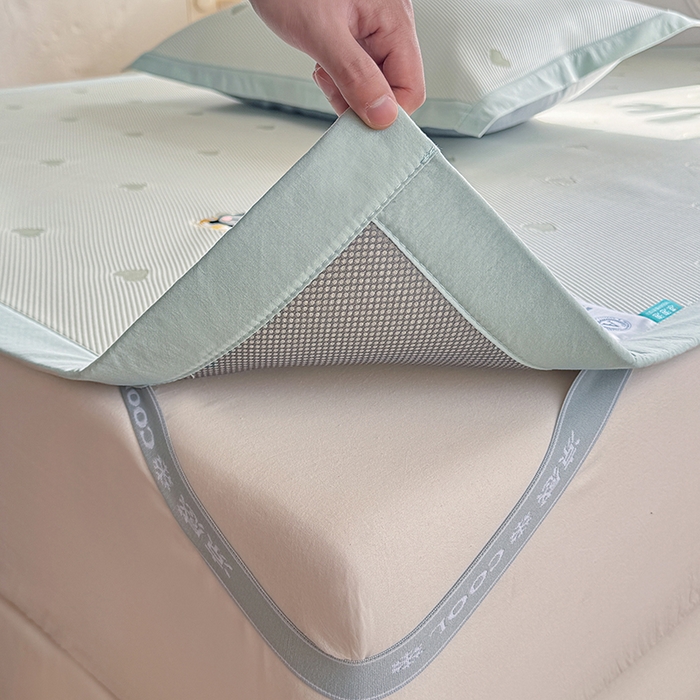 91家纺网 家纺一手货源 找家纺 梦卡迪 2026新款A类爱心卡通凉感豆豆绣花床席 三只熊猫-绿