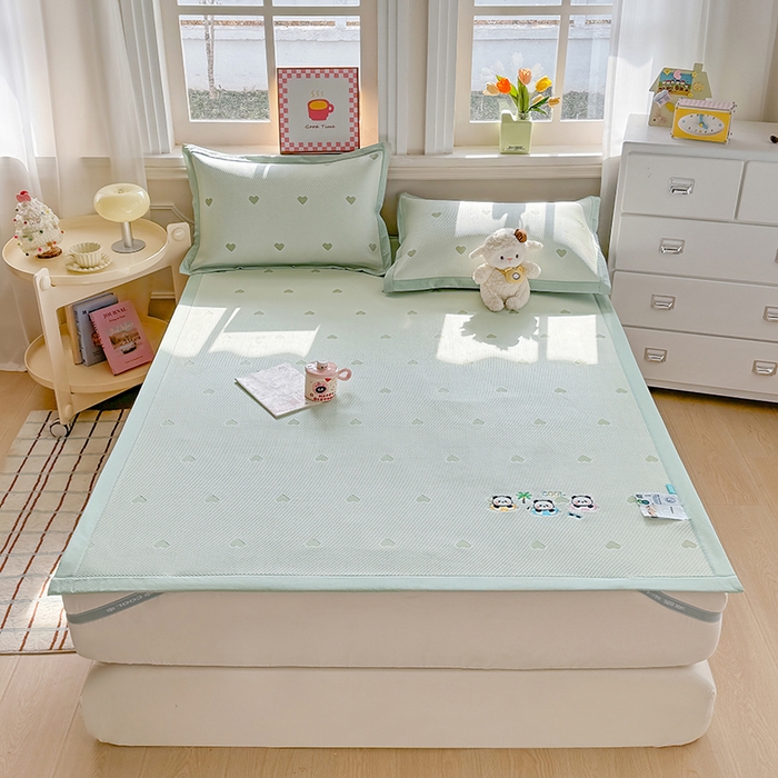91家纺网 家纺一手货源 找家纺 梦卡迪 2026新款A类爱心卡通凉感豆豆绣花床席 三只熊猫-绿