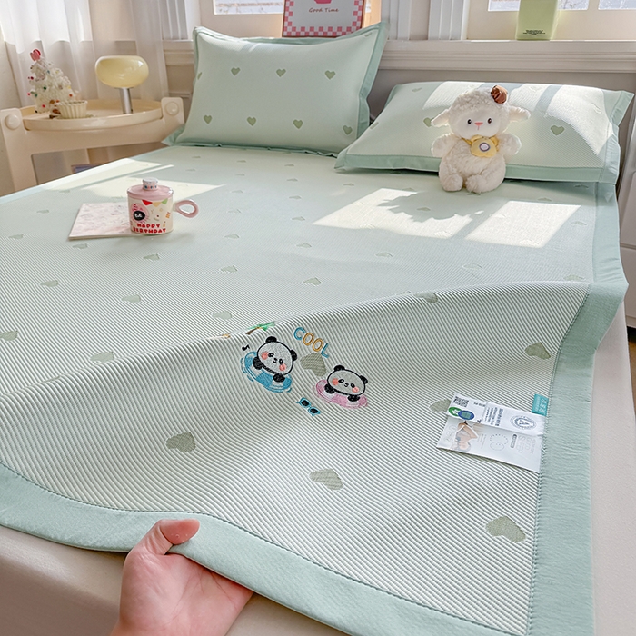 91家纺网 家纺一手货源 找家纺 梦卡迪 2026新款A类爱心卡通凉感豆豆绣花床席 三只熊猫-绿