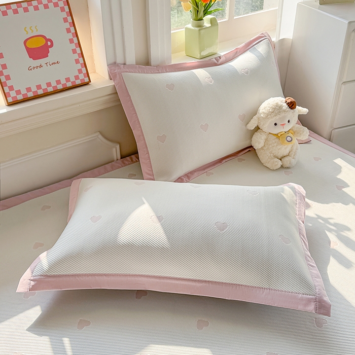 91家纺网 家纺一手货源 找家纺 梦卡迪 2026新款A类爱心卡通凉感豆豆绣花床席 胡萝卜小兔-粉