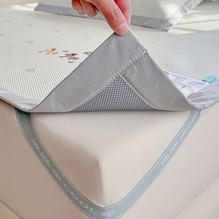 91家纺网 家纺一手货源 找家纺 梦卡迪 2026新款A类爱心卡通凉感豆豆绣花床席 三只小马-灰