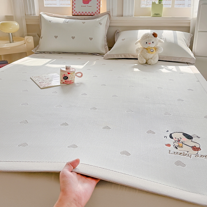 91家纺网 家纺一手货源 找家纺 梦卡迪 2026新款A类爱心卡通凉感豆豆绣花床席 幸运小狗-咖