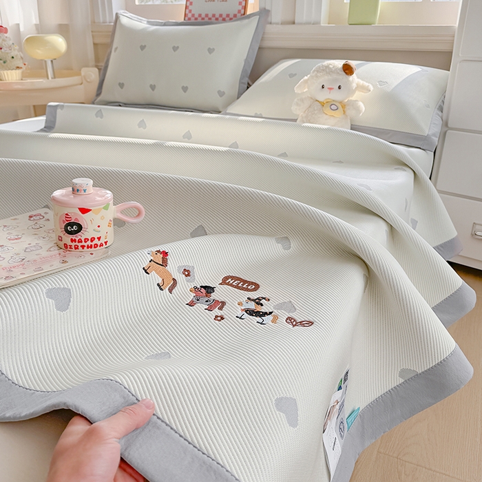 91家纺网 家纺一手货源 找家纺 梦卡迪 2026新款A类爱心卡通凉感豆豆绣花床席 三只小马-灰