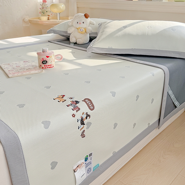 91家纺网 家纺一手货源 找家纺 梦卡迪 2026新款A类爱心卡通凉感豆豆绣花床席 三只小马-灰