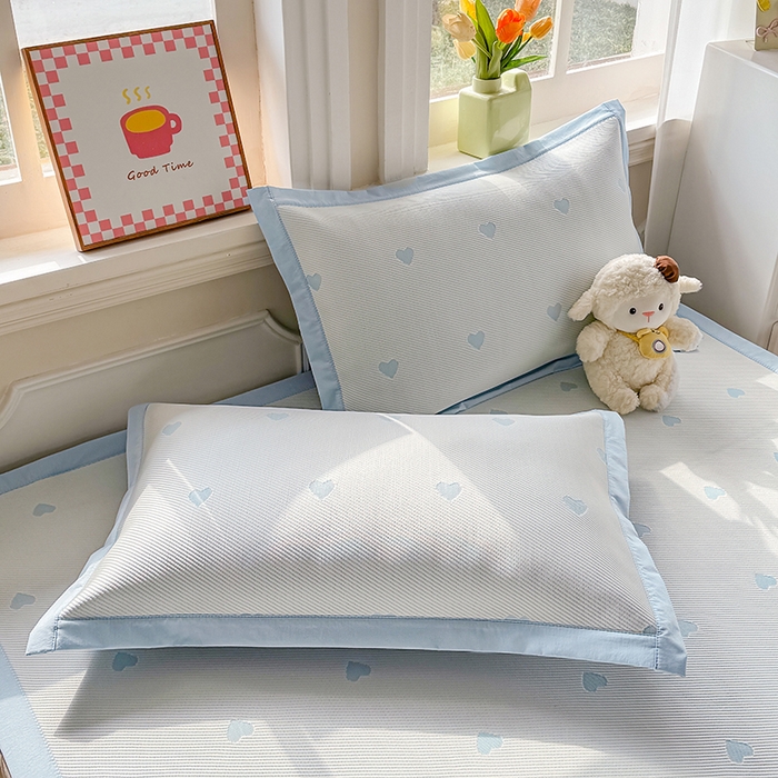 91家纺网 家纺一手货源 找家纺 梦卡迪 2026新款A类爱心卡通凉感豆豆绣花床席 滑板小狗-蓝