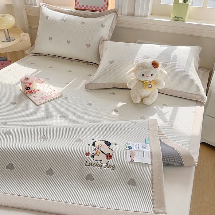 91家纺网 家纺一手货源 找家纺 梦卡迪 2026新款A类爱心卡通凉感豆豆绣花床席 幸运小狗-咖