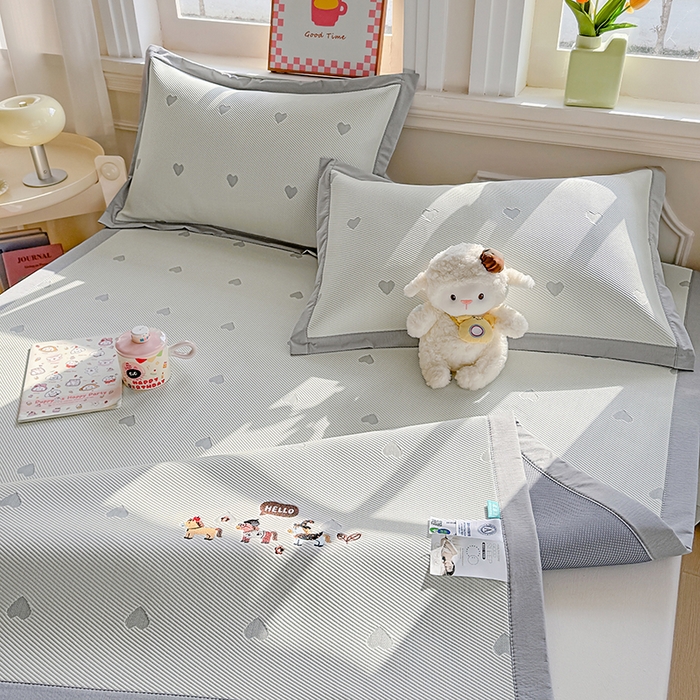 91家纺网 家纺一手货源 找家纺 梦卡迪 2026新款A类爱心卡通凉感豆豆绣花床席 三只小马-灰