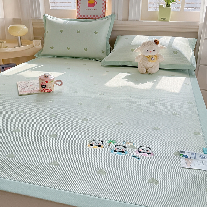 91家纺网 家纺一手货源 找家纺 梦卡迪 2026新款A类爱心卡通凉感豆豆绣花床席 三只熊猫-绿