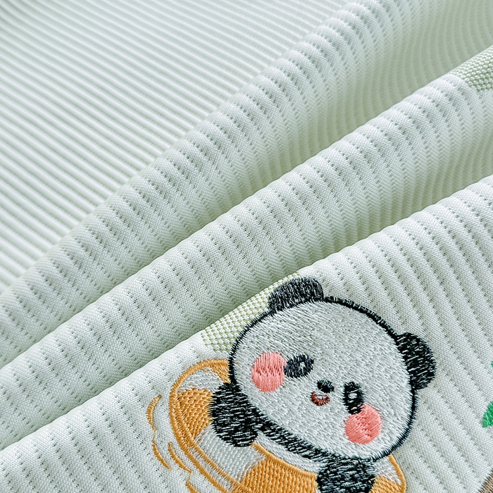 91家纺网 家纺一手货源 找家纺 梦卡迪 2026新款A类爱心卡通凉感豆豆绣花床席 三只熊猫-绿