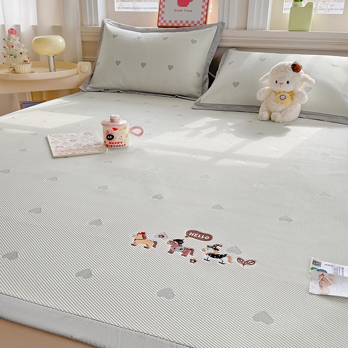 91家纺网 家纺一手货源 找家纺 梦卡迪 2026新款A类爱心卡通凉感豆豆绣花床席 三只小马-灰