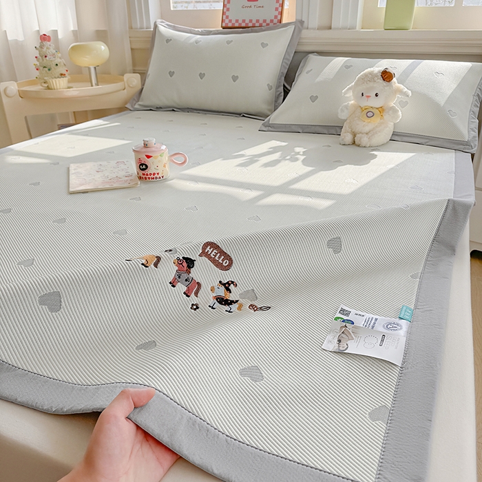 91家纺网 家纺一手货源 找家纺 梦卡迪 2026新款A类爱心卡通凉感豆豆绣花床席 三只小马-灰