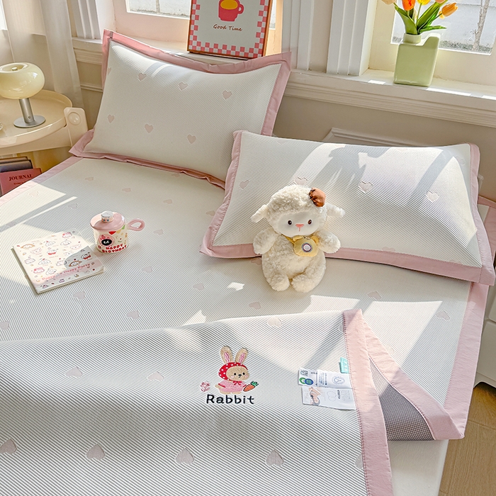 91家纺网 家纺一手货源 找家纺 梦卡迪 2026新款A类爱心卡通凉感豆豆绣花床席 胡萝卜小兔-粉