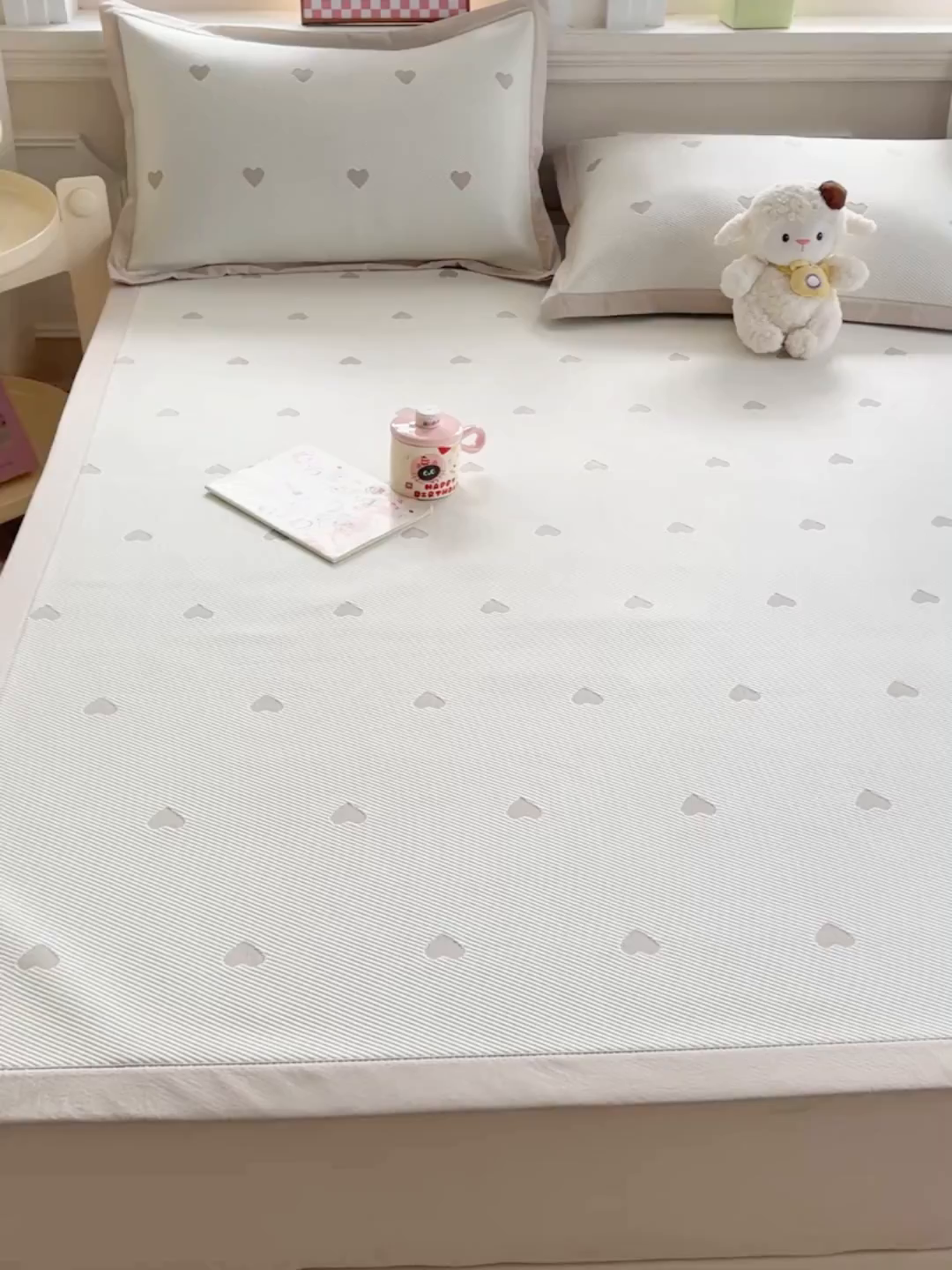 91家纺网 家纺一手货源 找家纺 梦卡迪 2026新款A类爱心卡通凉感豆豆绣花床席 幸运小狗-咖