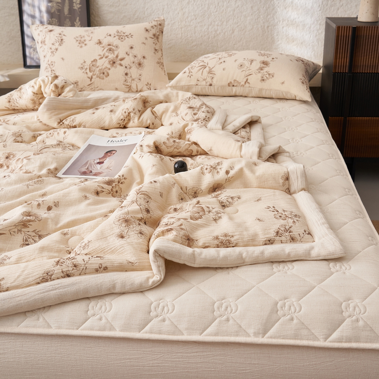 91家纺网 家纺一手货源 找家纺 吾诺家居 2026新款棉麻系列-棉麻印花棉花夏被 本色仙草