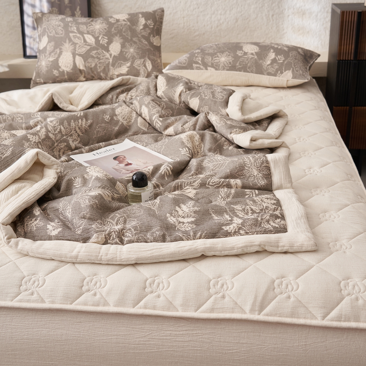 91家纺网 家纺一手货源 找家纺 吾诺家居 2026新款棉麻系列-棉麻印花棉花夏被 初朵