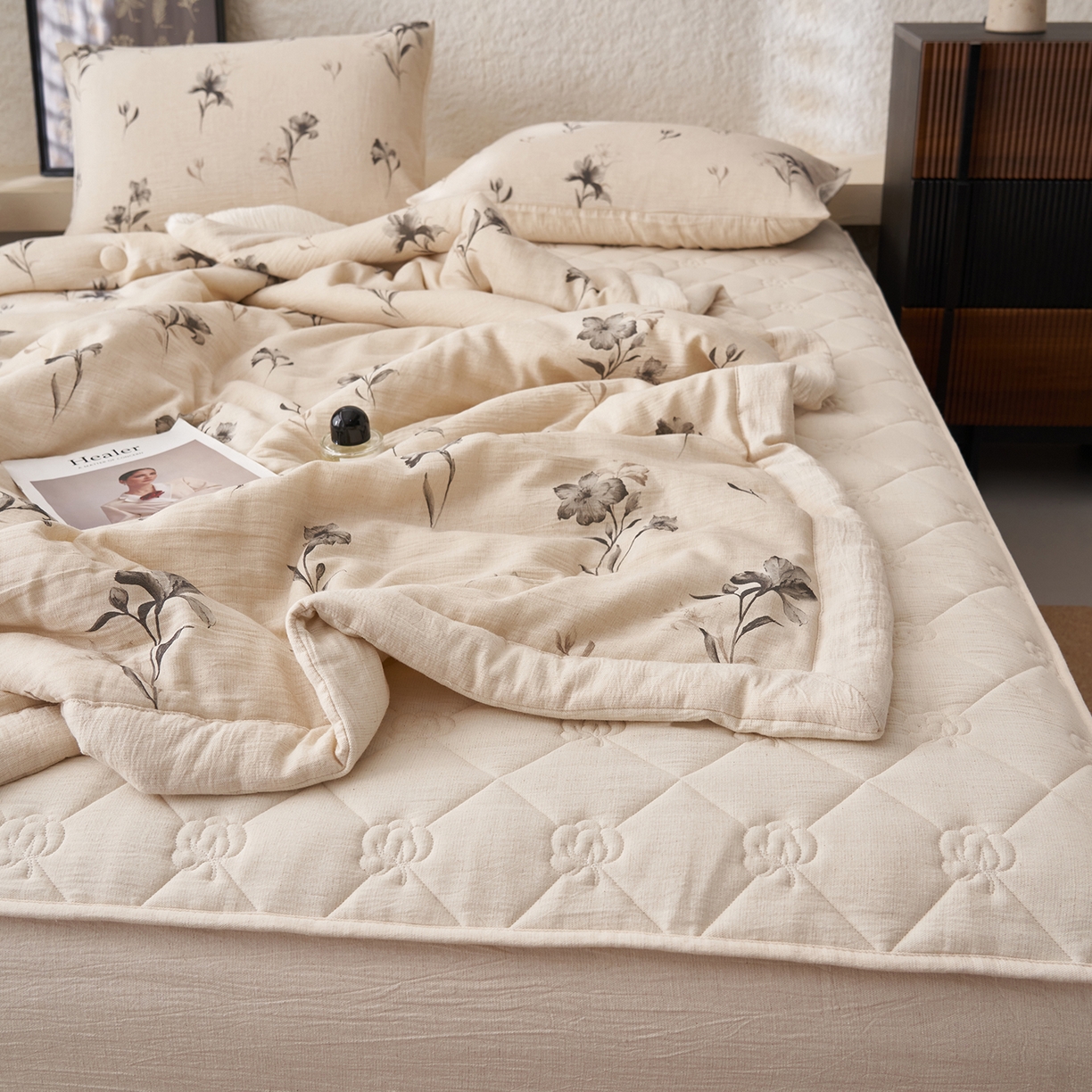 91家纺网 家纺一手货源 找家纺 吾诺家居 2026新款棉麻系列-棉麻印花棉花夏被 兰亭花影