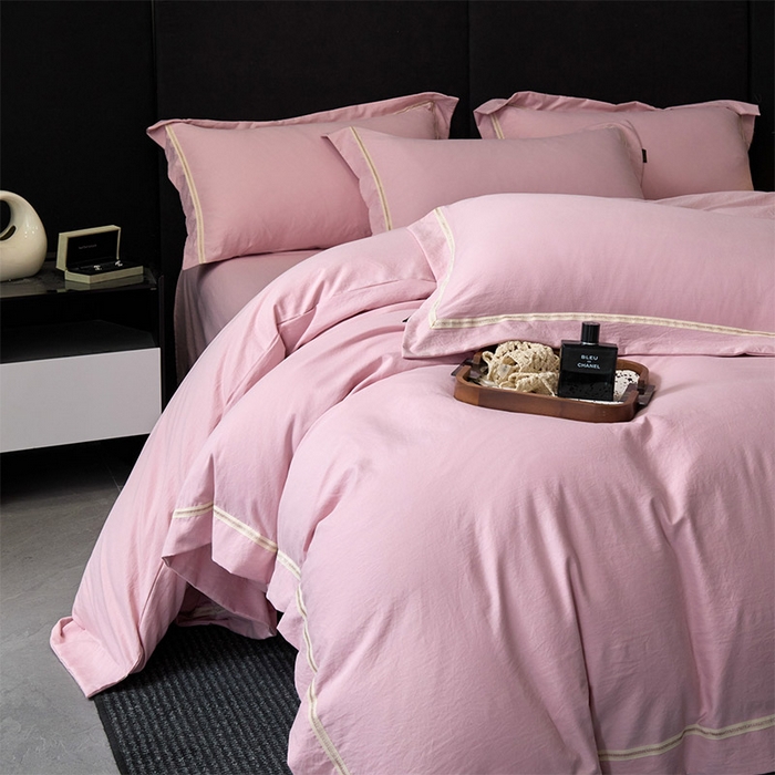 91家纺网 家纺一手货源 找家纺 库里梦家纺 2026新款高精密斜纹棉四件套镂空四件套-织带款 黛粉