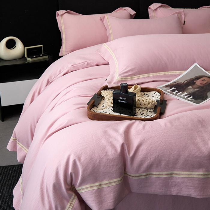 91家纺网 家纺一手货源 找家纺 库里梦家纺 2026新款高精密斜纹棉四件套镂空四件套-织带款 黛粉