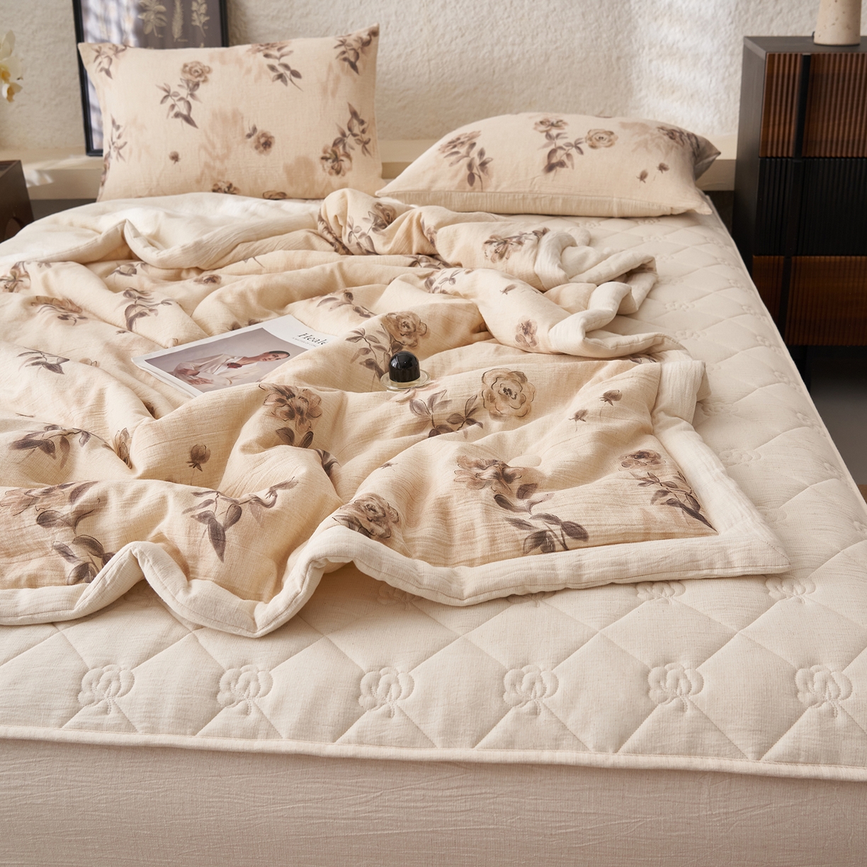 91家纺网 家纺一手货源 找家纺 吾诺家居 2026新款棉麻系列-棉麻印花棉花夏被 玫瑰花语