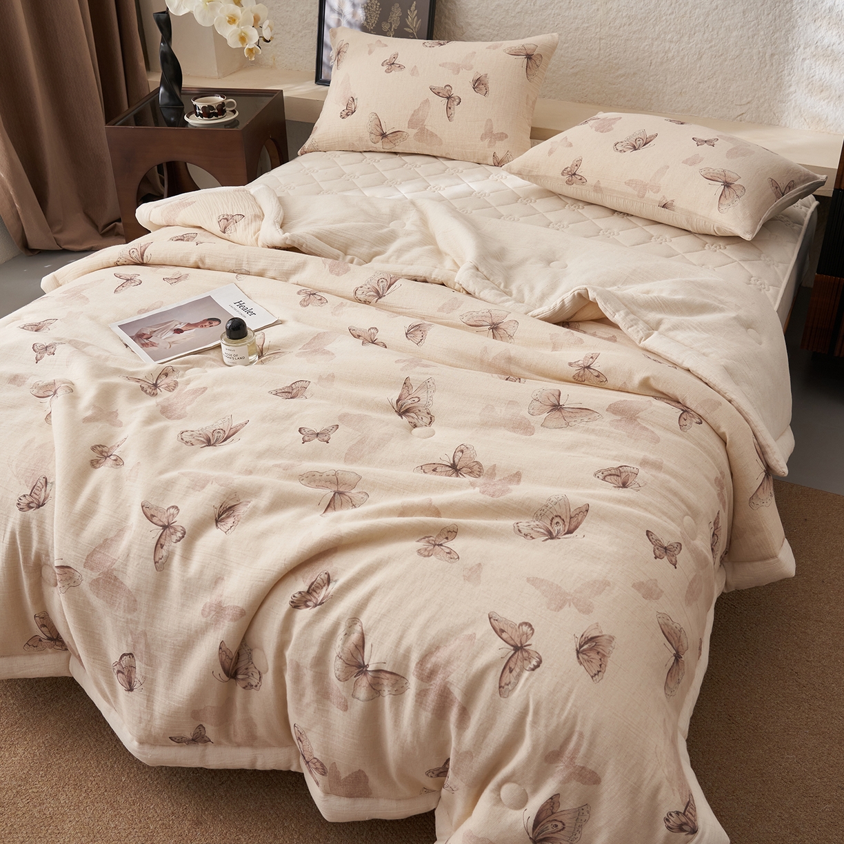 91家纺网 家纺一手货源 找家纺 吾诺家居 2026新款棉麻系列-棉麻印花棉花夏被 水墨蝴蝶