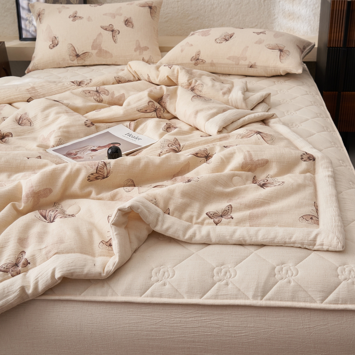 91家纺网 家纺一手货源 找家纺 吾诺家居 2026新款棉麻系列-棉麻印花棉花夏被 水墨蝴蝶