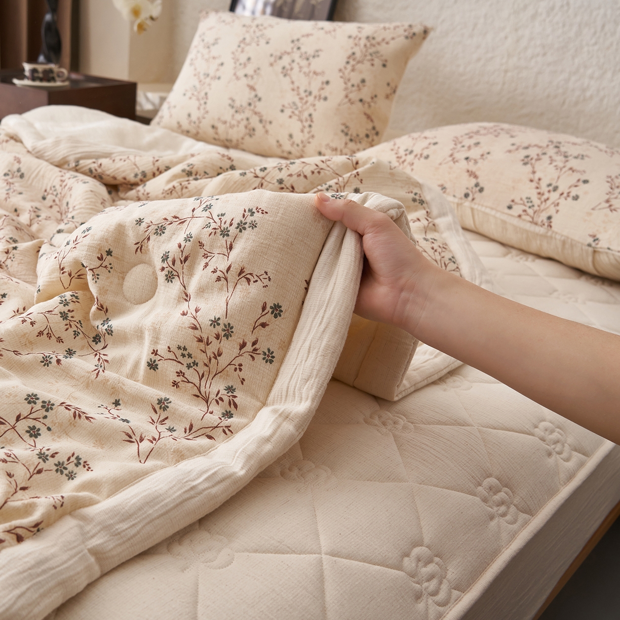 91家纺网 家纺一手货源 找家纺 吾诺家居 2026新款棉麻系列-棉麻印花棉花夏被 恬觅