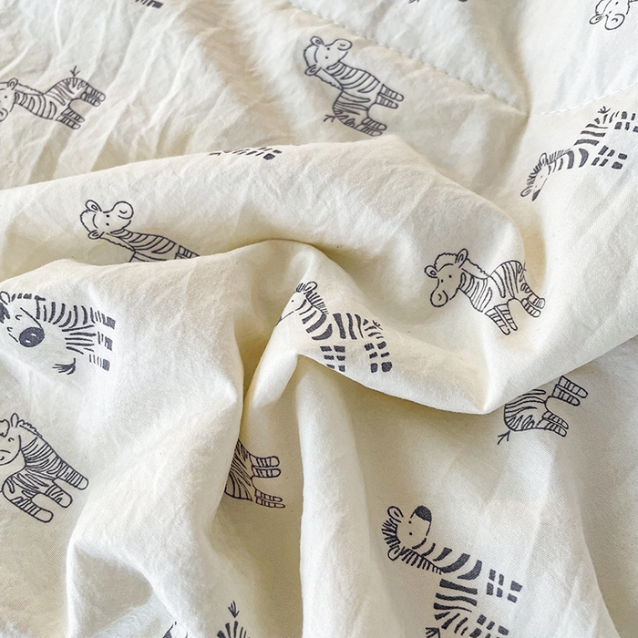 91家纺网 家纺一手货源 找家纺 艺慕家纺 2026新款夏被四件套 斑马乐园