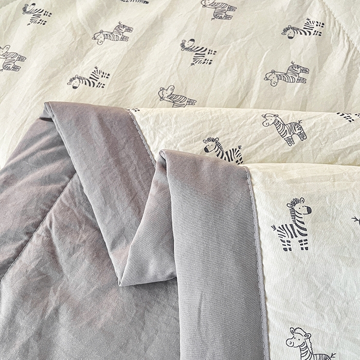 91家纺网 家纺一手货源 找家纺 艺慕家纺 2026新款夏被四件套 斑马乐园