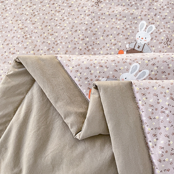 91家纺网 家纺一手货源 找家纺 艺慕家纺 2026新款夏被四件套 丁香小兔