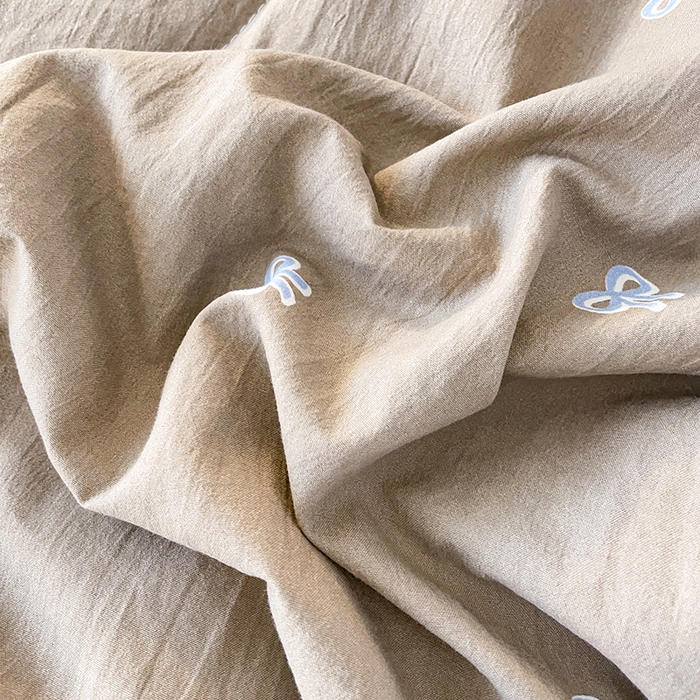 91家纺网 家纺一手货源 找家纺 艺慕家纺 2026新款夏被四件套 咖色蝴蝶结