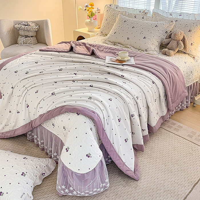 91家纺网 家纺一手货源 找家纺 艺慕家纺 2026新款夏被四件套 紫色樱桃