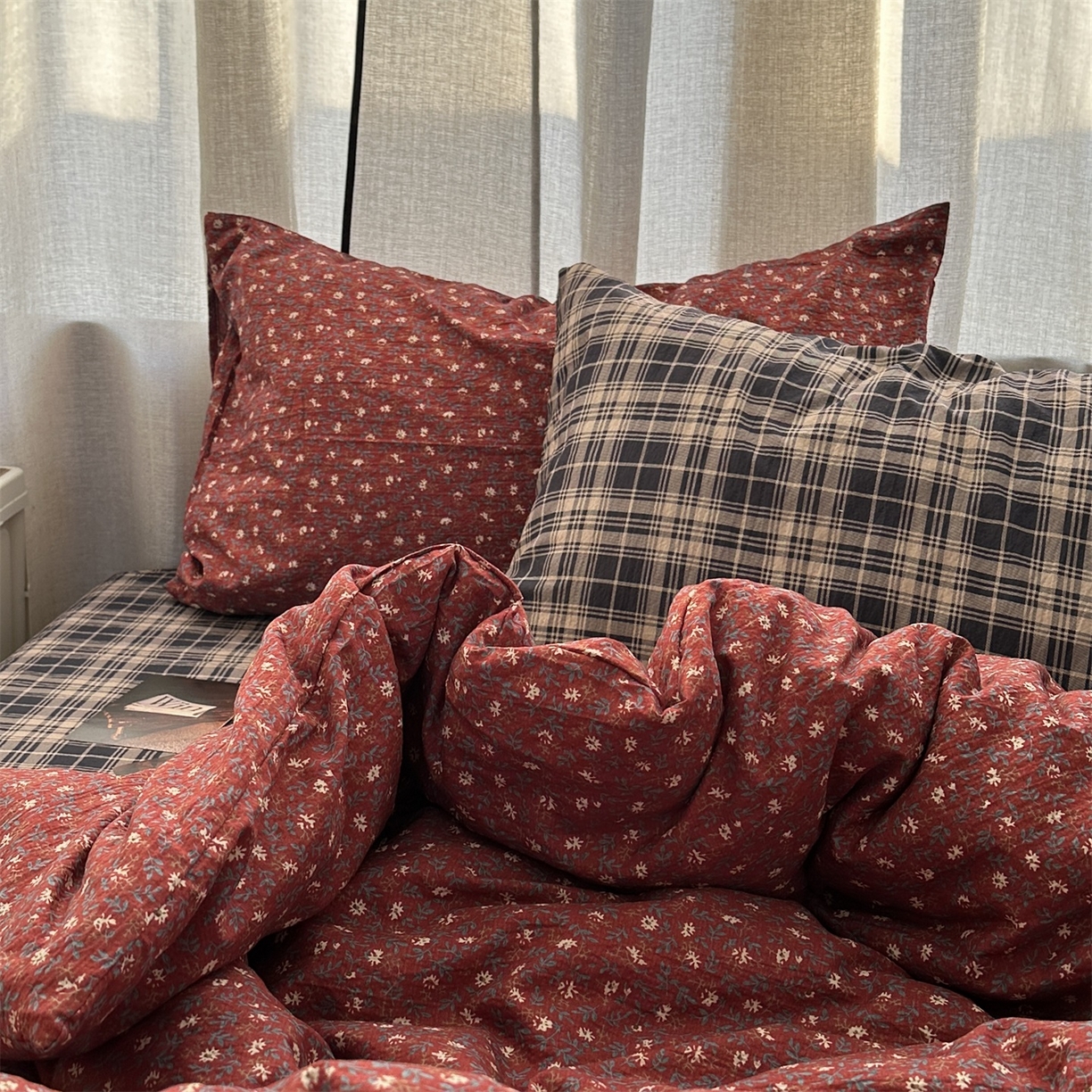 91家纺网 家纺一手货源 找家纺 拾一 2026新款日韩复古混搭风田园小碎花水洗棉木棉四件套 红韵碎花