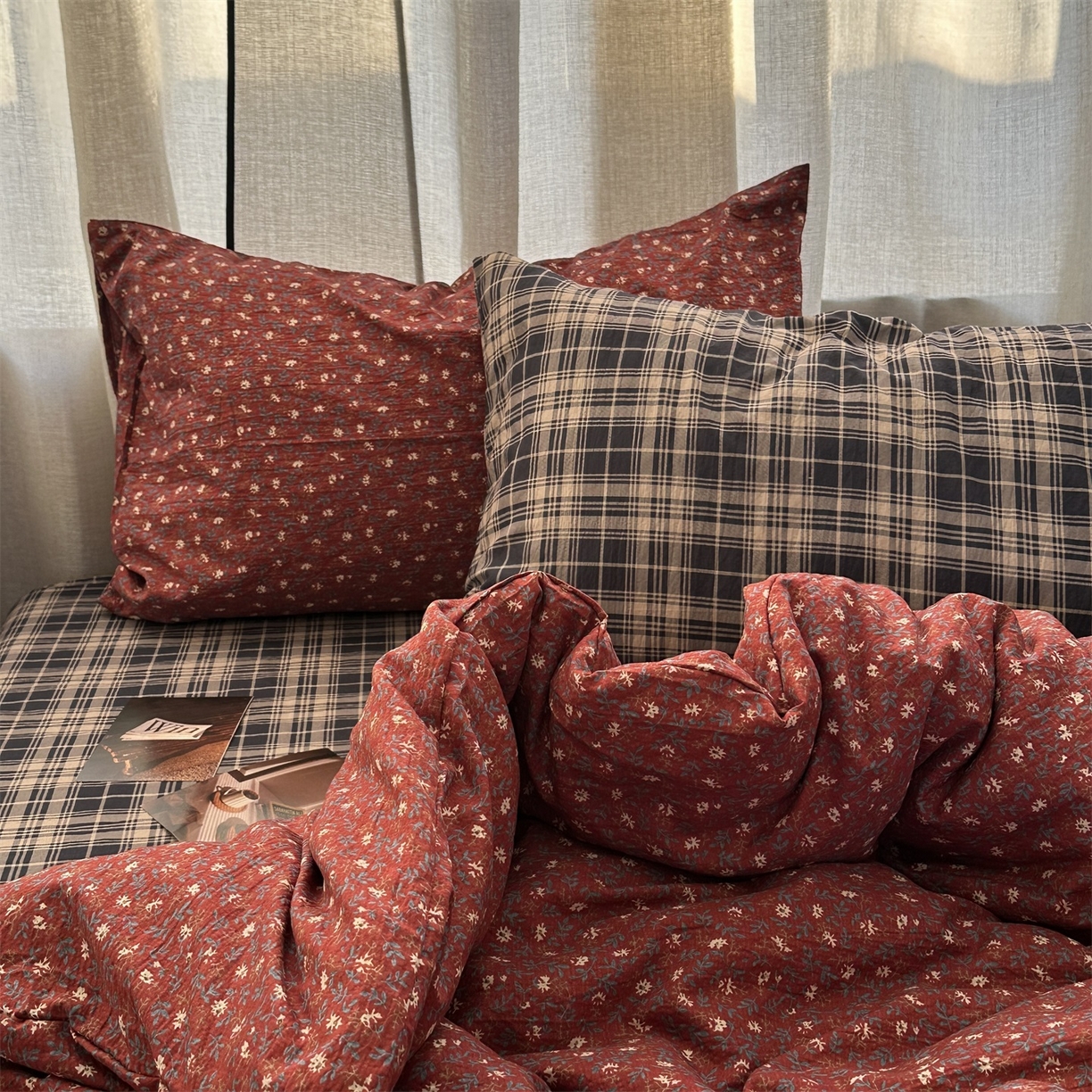 91家纺网 家纺一手货源 找家纺 拾一 2026新款日韩复古混搭风田园小碎花水洗棉木棉四件套 红韵碎花