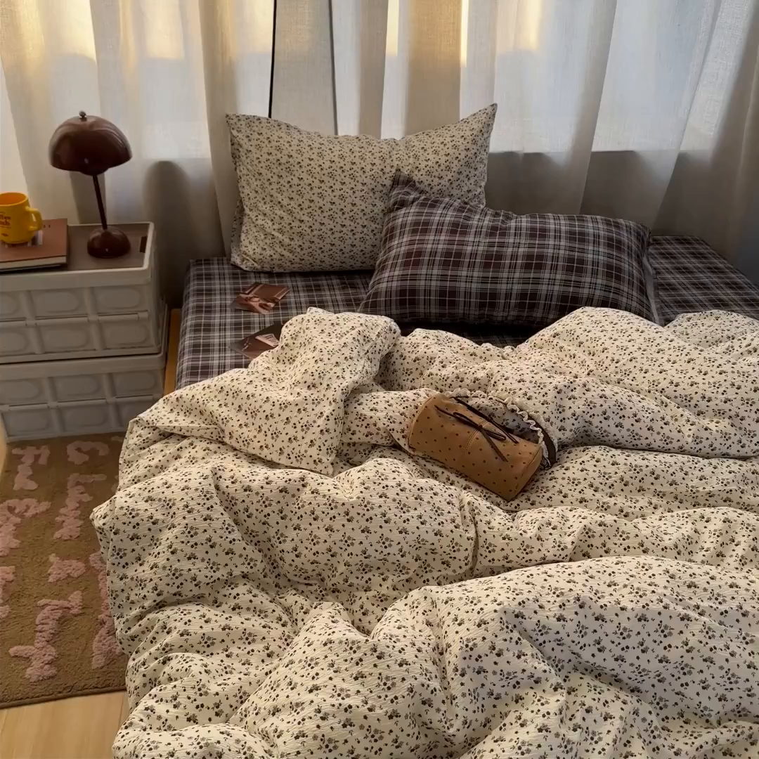91家纺网 家纺一手货源 找家纺 拾一 2026新款日韩复古混搭风田园小碎花水洗棉木棉四件套 米白花簇