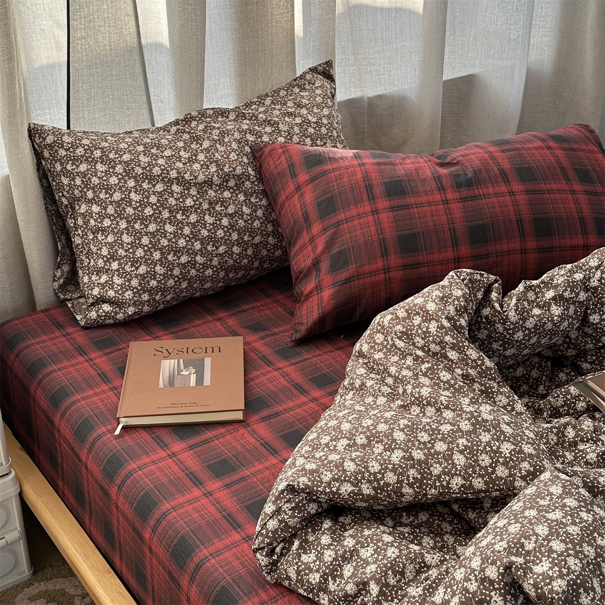 91家纺网 家纺一手货源 找家纺 拾一 2026新款日韩复古混搭风田园小碎花水洗棉木棉四件套 墨点繁华