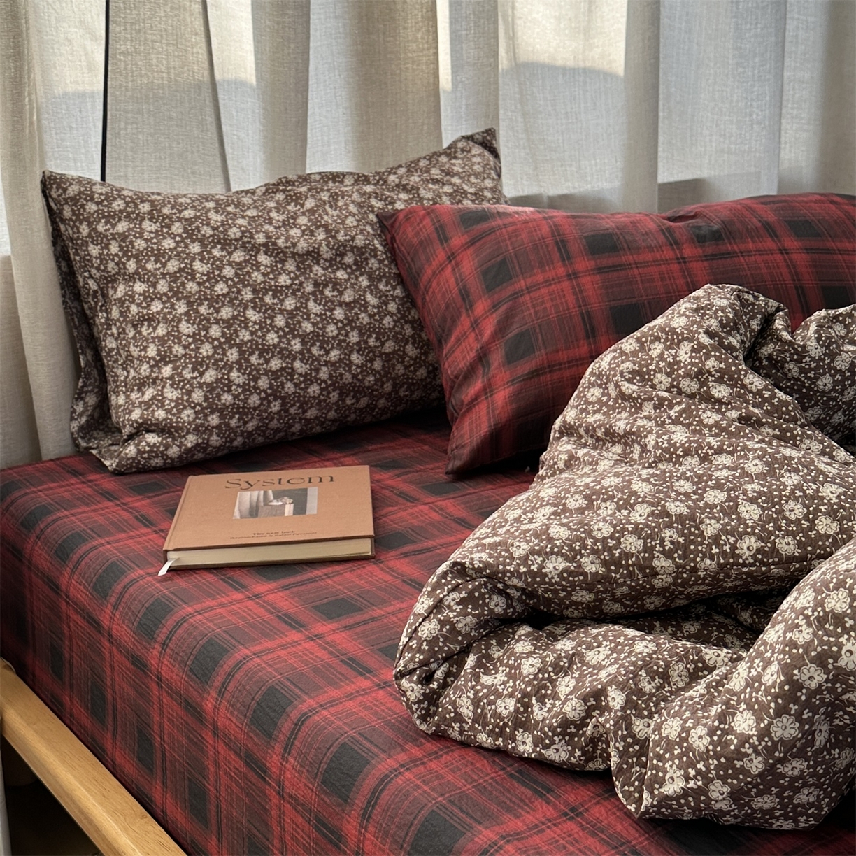 91家纺网 家纺一手货源 找家纺 拾一 2026新款日韩复古混搭风田园小碎花水洗棉木棉四件套 墨点繁华