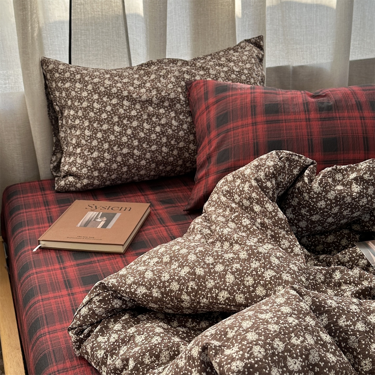 91家纺网 家纺一手货源 找家纺 拾一 2026新款日韩复古混搭风田园小碎花水洗棉木棉四件套 墨点繁华