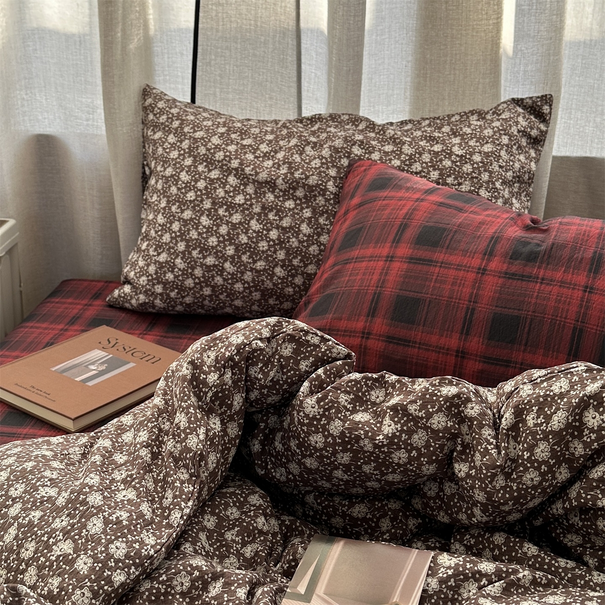 91家纺网 家纺一手货源 找家纺 拾一 2026新款日韩复古混搭风田园小碎花水洗棉木棉四件套 墨点繁华