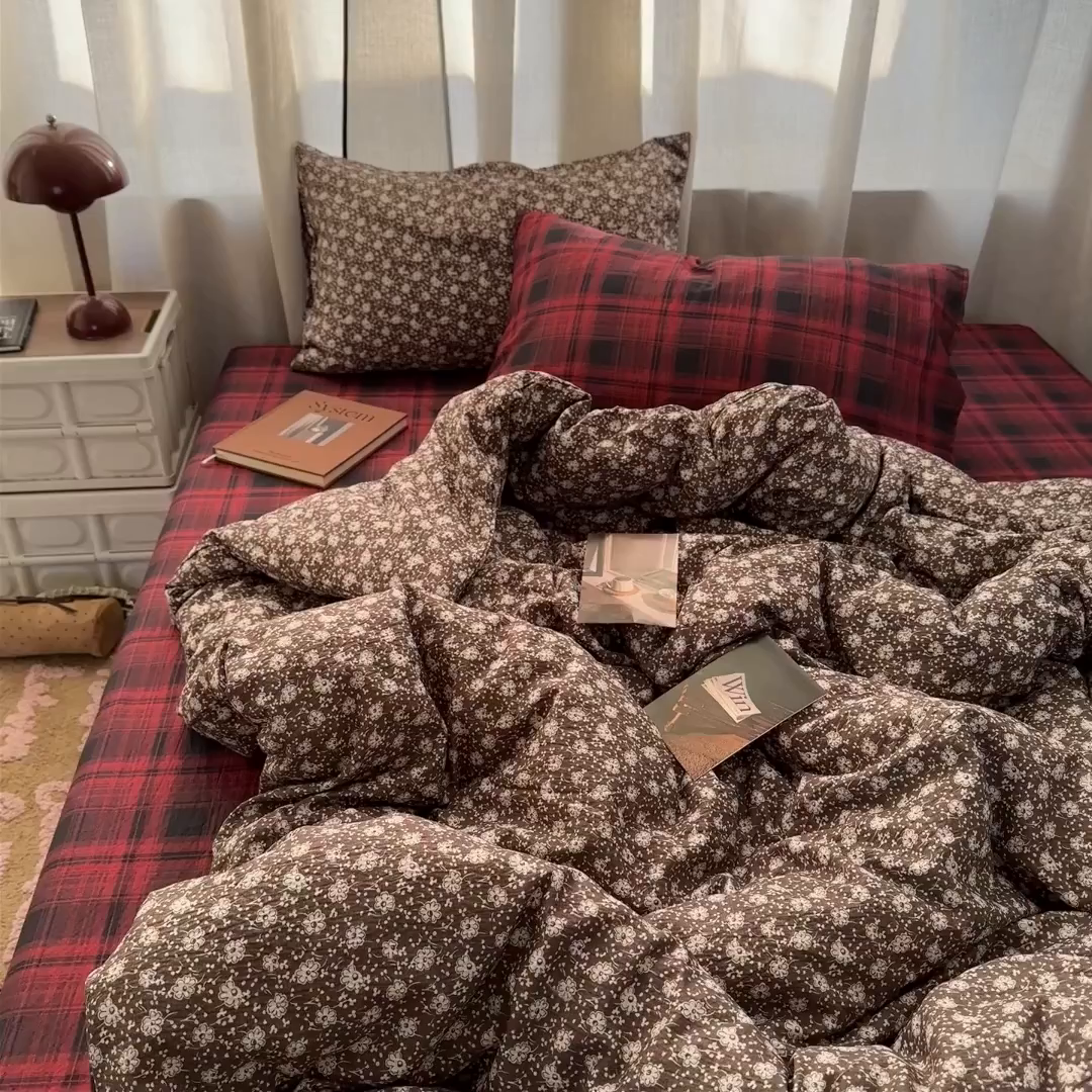 91家纺网 家纺一手货源 找家纺 拾一 2026新款日韩复古混搭风田园小碎花水洗棉木棉四件套 墨点繁华