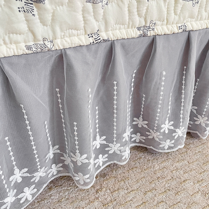 91家纺网 家纺一手货源 找家纺 艺慕家纺 2026新款直播热款古法仿棉水洗棉印花双层蕾丝花边床盖四件套 斑马乐园