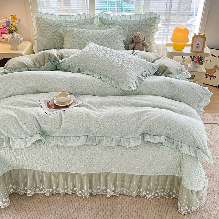 91家纺网 家纺一手货源 找家纺 艺慕家纺 2026新款直播热款古法仿棉水洗棉印花双层蕾丝花边床盖四件套 薄荷绿